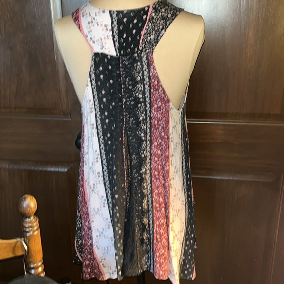 3 Women’s Size Large Sleeveless Tops - Picture 3 of 9